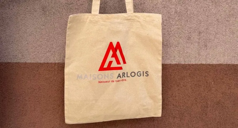 Un totebag sur-mesure pour marquer les esprits lors des Portes Ouvertes Arlogis