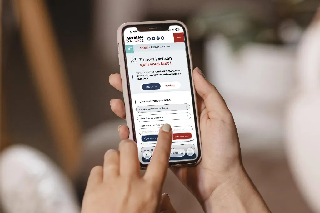 Version mobile du site Artisan d’Alsace illustrant une expérience utilisateur fluide et accessible